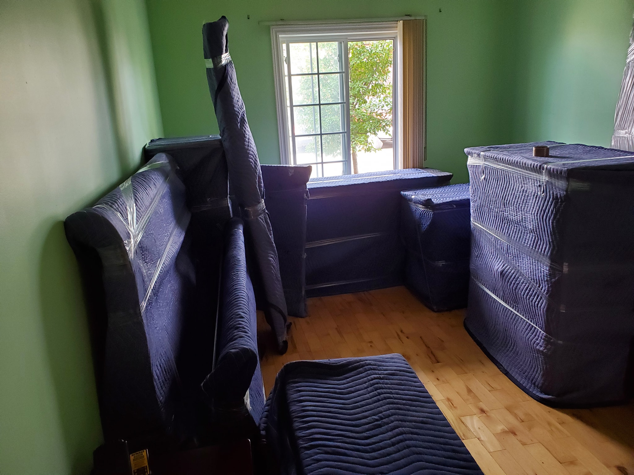 Laval, wrapped furniture, apartment moving 
